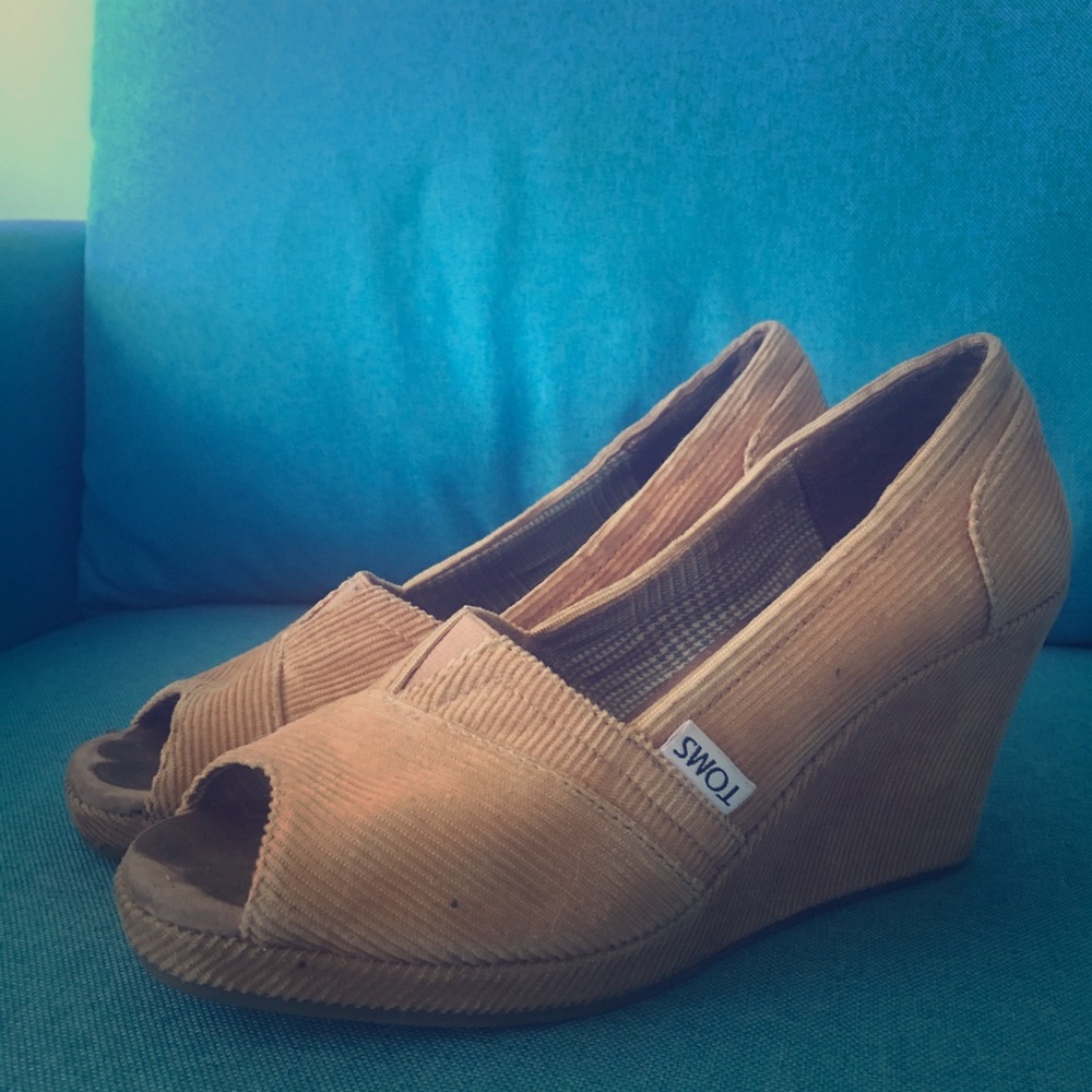 Tom’s shoes